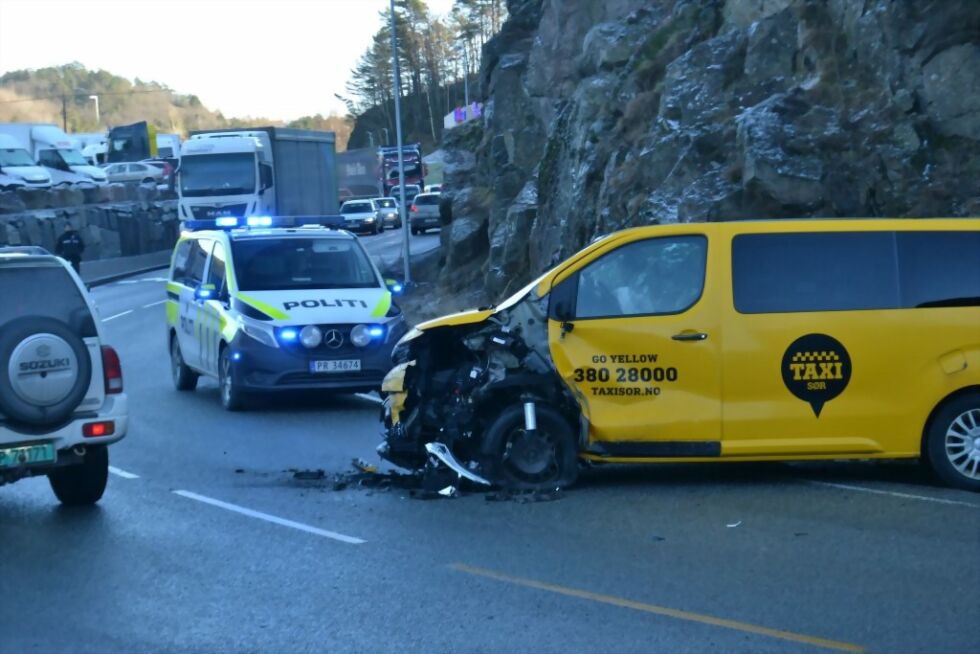 Taxien ble totalskadd under ulykken. FOTO: Ole Håve