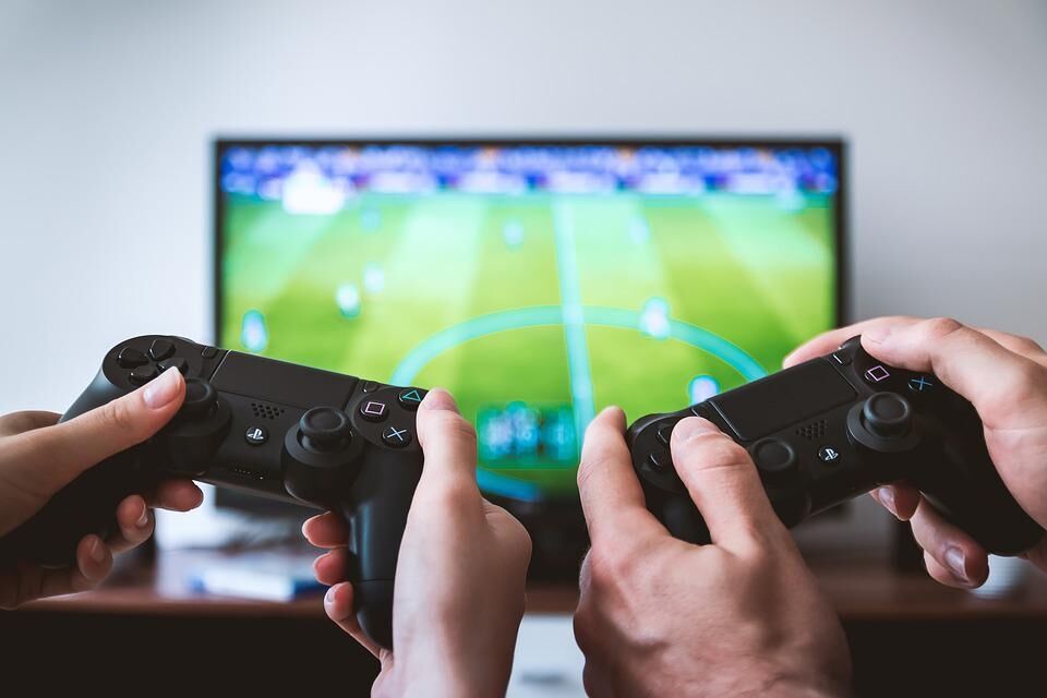 Gaming er en vesentlig del av hverdagen for mange barn og unge. (Foto: Pixabay)