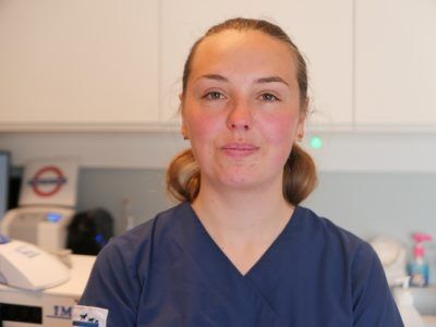 Veterinær Celina Skarbø. Foto: Rebecca Egeland