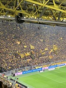 Borussia Dortmund er kjent for en livlig tribunekultur, men nå vil tribunene være tomme. Foto: Marcus Olsen