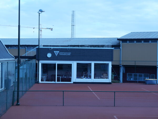 Tennisinteressen har skutt i været -Flere har forelsket seg i sporten
