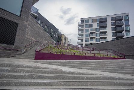Trappene opp til de nye leilighetene på Marvika Torv. Foto: Lilli Storrønningen.