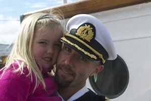 Kaptein Sture Erichsen var lykkelig over gjensynet med sin datter.