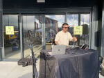 DJ Inti Ortega lager god stemning med musikk på Car meet!