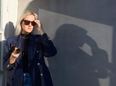 Ingrid Torland (28) har jobbet på New York Fashion week i mange år. Nå drømmer hun om å bruke kompetansen sin i Norge. Foto: Helene Myre.