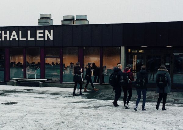 - Ni av ti påvirkes av messen