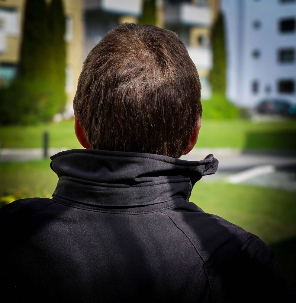 "Jakob" ser mot på bustadane. Ein dag håpar han å få ein varig stad å bu.
 Foto: Madeleine Hamn