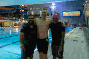 Svømmetrening med indiske kollegaer på Aquarama