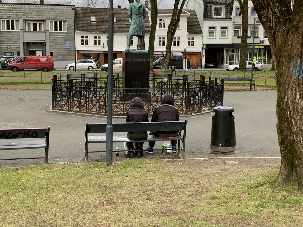 To stykker som benytter seg av Wergelandsparken.
 Foto: Nikolai Steigedal