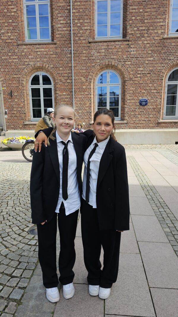 Sissel Eieland Ordning (13) og Victoria Håland (15) fra Krs Urban Juniors
 Foto: Aurora Saxrud Østerbø