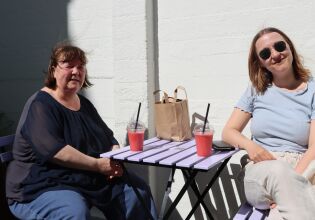 Mor Inger Teigland Narvesen (f.v.) og datter Rebekka Teigland liker Mummiuniverset godt.
 Foto: Marie Thue Humborstad