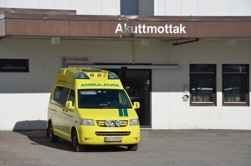 Ambulanse utenfor Sørlandets sykehus. Foto: Henrik Samuel Hansen