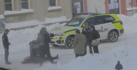 Mann slått ned i sentrum