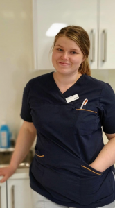 Veterinær Emma Wright jobber for Evidensia dyreklinikk i kristiansand. Foto: Privat