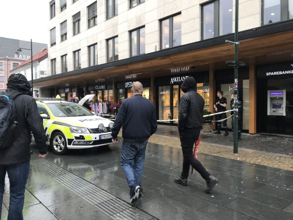 Politiet er på plass i Markensgate etter at Askeladden var utsatt for et væpnet ran Foto: Håkon Repstad