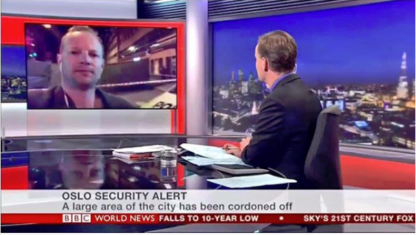 BBC: Fredrik Drevon har god erfaring som reporter, her rapporterer han for BBC. FOTO: PRIVAT