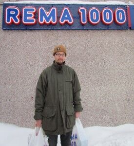 Jørgen Iversen (36) handler på Rema 1000 fordi det er billigere. (Foto: Annika Tvervaag)