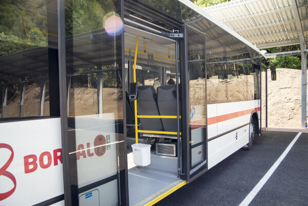 Studenter sniker på bussen