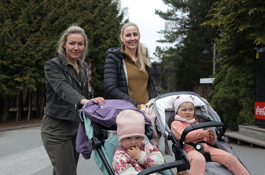Fra venstre: Venninnene, Anette Lund og Juliane Egeland med barna.
 Foto: Josefine Mikalsen Øien