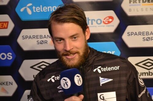 Smilte bredt: Espen Børufsen lot ikkje smilet vendte på seg når han fekk spørsmål om 1-0 scoringa. Foto Andreas Hopen