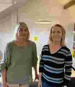 Mette Johansen og Siren Andersen, ledere for Kvinneverkstedet og Kunstrommet i Kirkens Bymisjon. Foto: Malene Nilsen