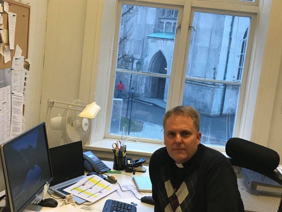Odd Bjarne Ellefsen på sitt kontor. FOTO: Adrian Nordvik