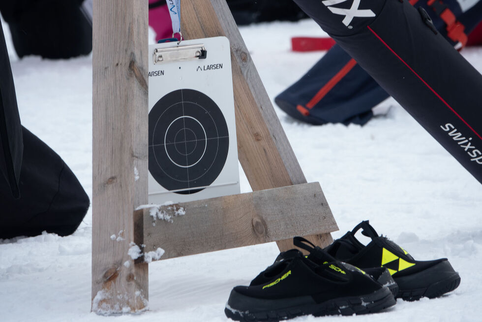 Blink, skiskotrekk og skistavbag. Alt er klart.
 Foto: Oddvin Ødegård Wiklund