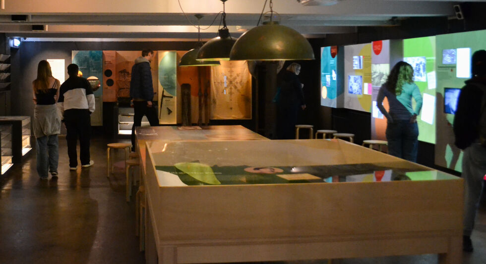 Studentene på omvisning i museet på arkivet
 Foto: Daniella Thoresen