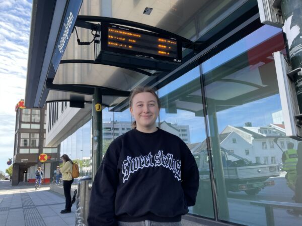 Kaja Løvdal Halvorsen er neppe den eneste studenten som er glad for reduserte priser på bussen.
 Foto: Marie Thue Humborstad