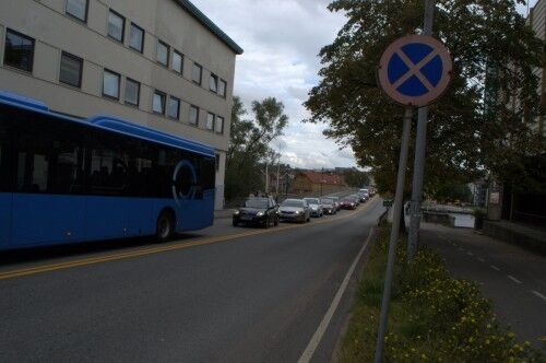 Rutebussen skapte kø inn til Kvadraturen. Foto: Joakim Fossan