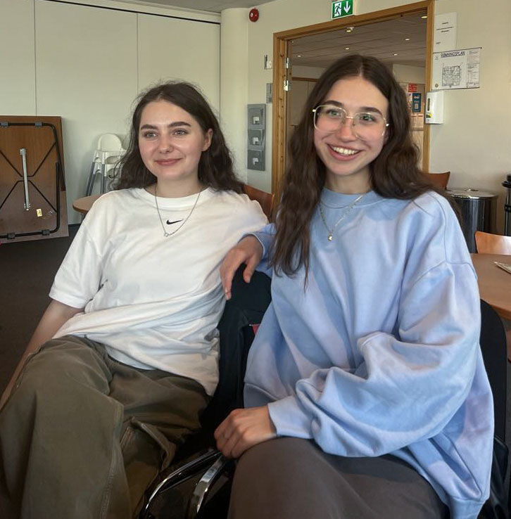 Lena Lukianiuk og Alina Herasymenko på språkcafe
 Foto: Daniella Thoresen
