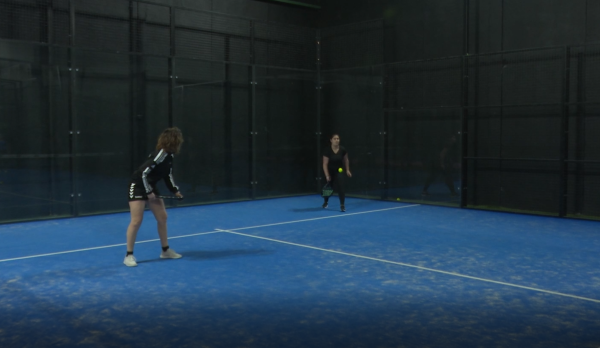 Padel på vei inn i skolen