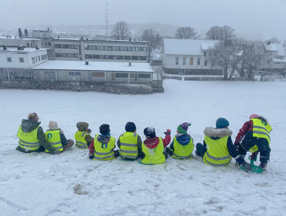 Elever fra mottaksskolen på Lund som aker.
 Foto: Andrea Kopstad
