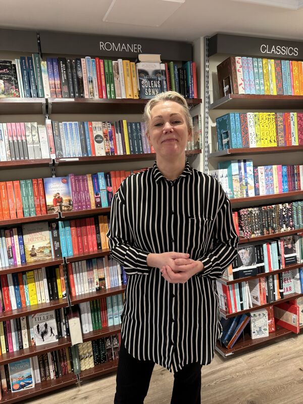 Kirsti Myrevold Høland er butikksjef på Berge Libris.
 Foto: Ole Kristian Caspersen