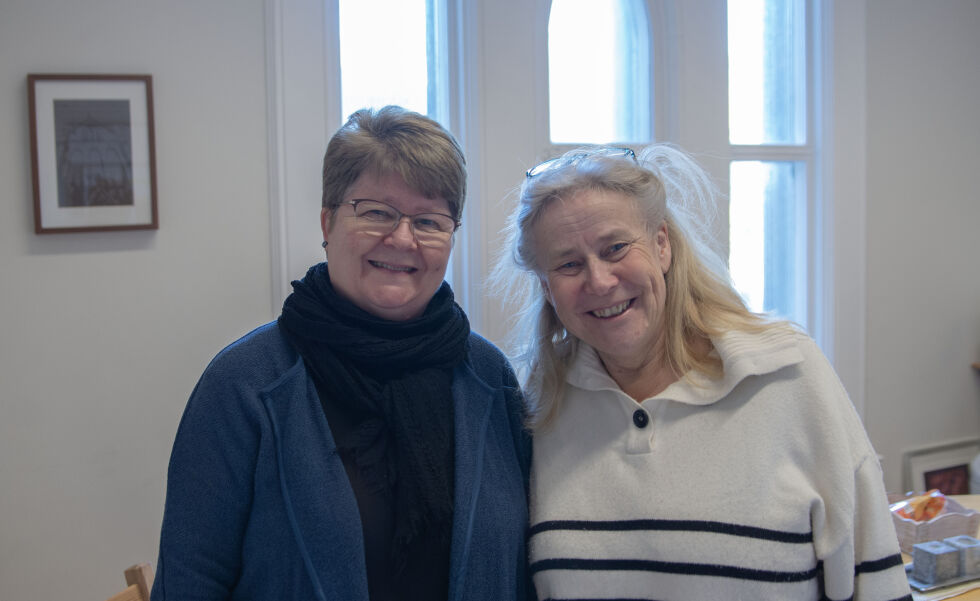 Kantorene Elisabeth Lutcherath og Marianne Sødal Misje er klare dagens messe
 Foto: Sivert Stensrud