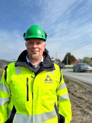 Christian Øyslebø tror at trafikklys med bom er et av tiltakene som vil utgjør størst forskjell for sikkerhetene til veiarbeidere.
 Foto: Vilde Polle Nøtnes
