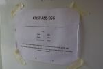 Her er prisene for eggene Kristian selger på gårdens vippsbu.