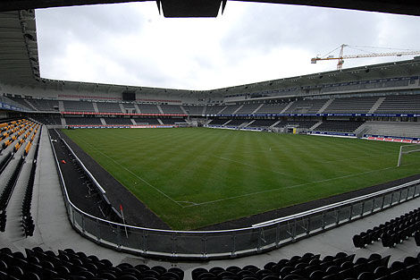 Denne gressmatta fjernes i øyblikket fra Sør Arena. Arkivfoto: IK Start.no