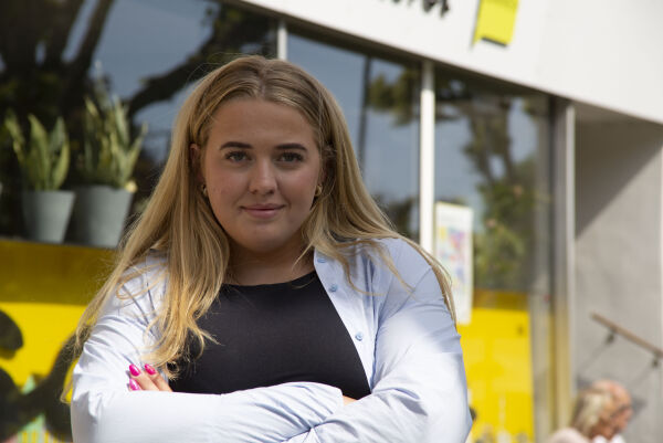 Celine Aas (17), partileder for Unge Høyre i Kristiansand.
 Foto: Aleksander Dybvik