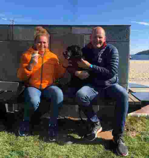 Per Kristian Michaelsen og Ane Ingeborg Nygaard sammen med hunden Luna. foto: Catharina de Besche