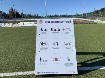 Regjeringen stengte baner over hele landet. Her ved Røyslimoen Idrettspark på Lillehammer. Foto: Stian Skogvoll