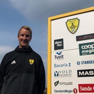 Morten Wiik Larsen som er daglig leder for Sola Fotball Klubb, frykter at dårlig økonomi kan føre til frafall