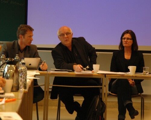 Vedtatt: Utvalget med Olav Haavorstad (KrF) i midten vedtar gjennomføringsskolene. Foto: Anders Modum Bilet