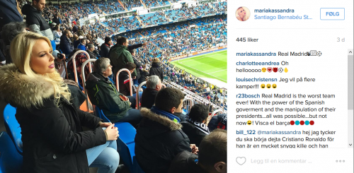 Maria Kassandra møtte Ronaldo privat etter kampen mot Sporting Gijon, her sitter hun på tribunen under kampen. Foto: @mariakassandra, Instagram