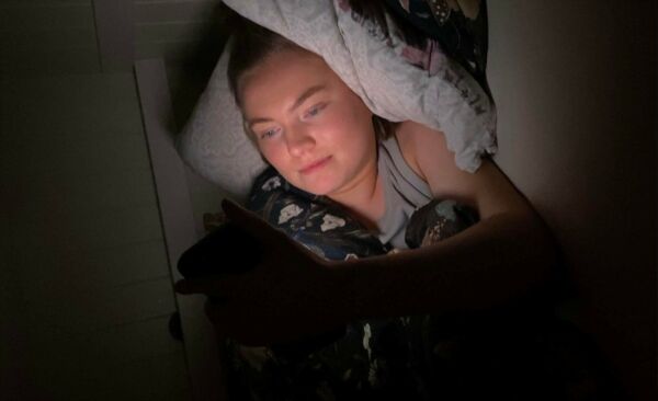 Dette er det første Emilie (21) gjør når hun våkner