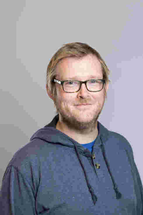 Rune Mentzoni mener man må unngå å bli for komfortabel med å bare omgås mennesker digitalt. FOTO: UiB
