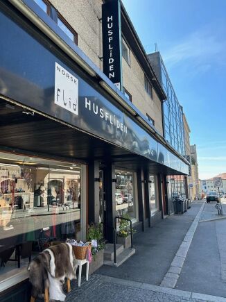 Flere gutter bruker bunad