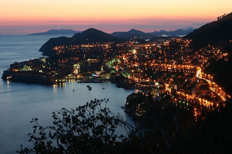 Stemning: Dubrovnik er like vakker om natten som på dagen. Foto: Wikimedia