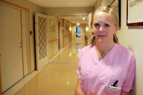 EKSTRA JOBB: Kristin Guntveit er sykepleier på Valhalla omsorgssenter. Hun har fått en hektisk hverdag etter at streiken trådde i kraft.