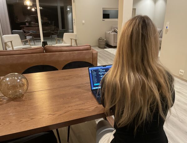 OnlyFans ga Karoline penger og frihet, men til hvilken pris?